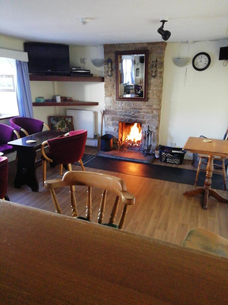 The Royal Oak Hotel Kington  Buitenkant foto