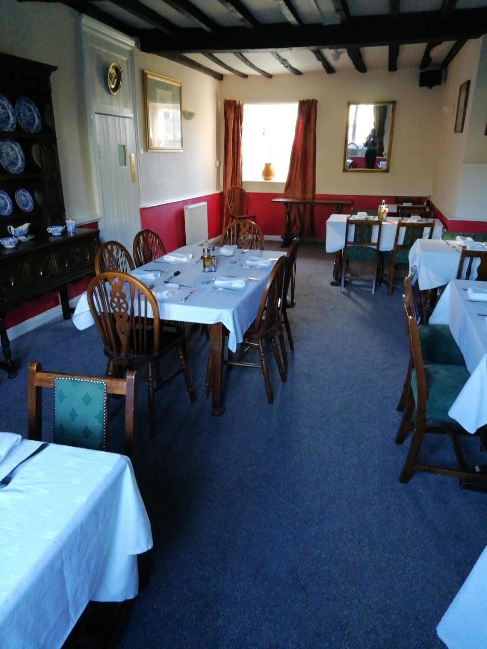 The Royal Oak Hotel Kington  Buitenkant foto